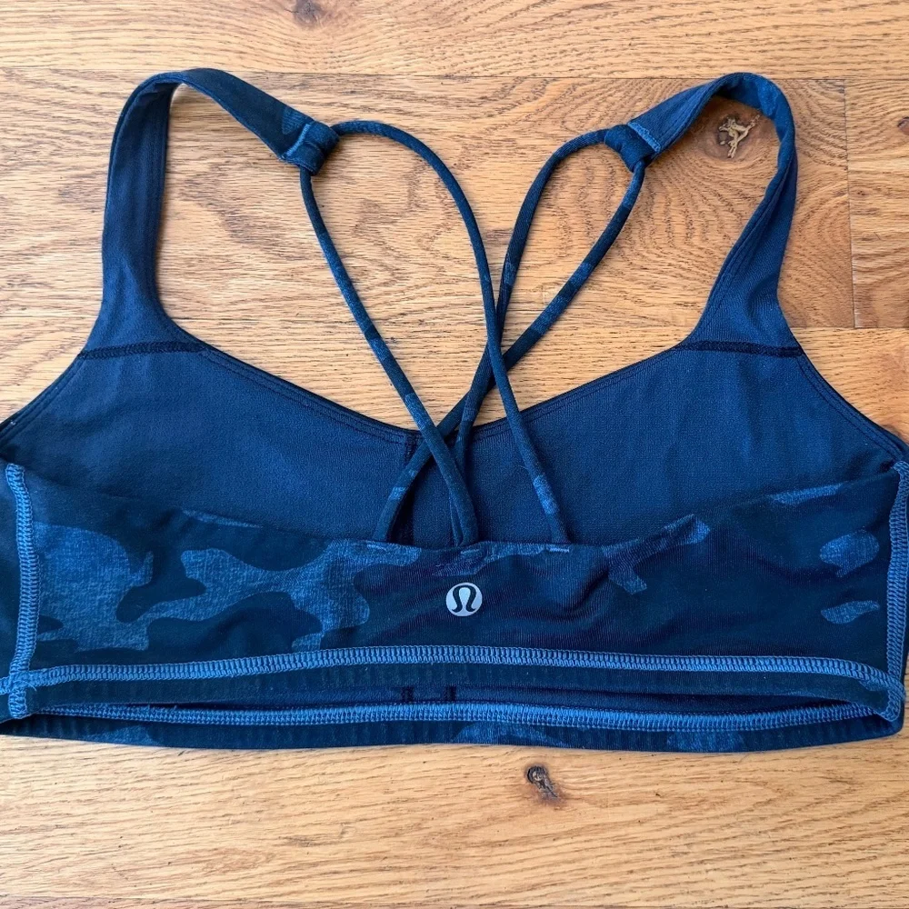 Lululemon Energy Bra in Heathered Texture Lotus Camo Oil Slick Blue (Size 6)
